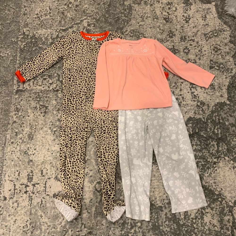 2 Pair of Carter’s fleece pajamas size 5